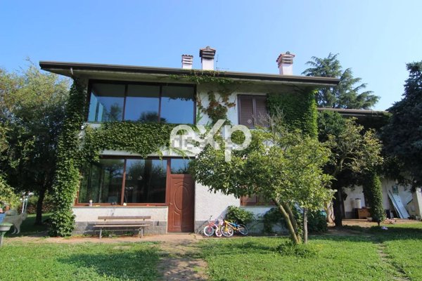 casa indipendente in vendita a Bregnano