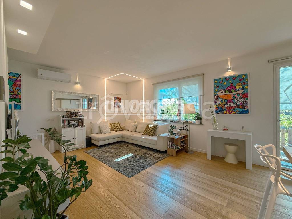 casa indipendente in vendita a Bregnano in zona San Michele