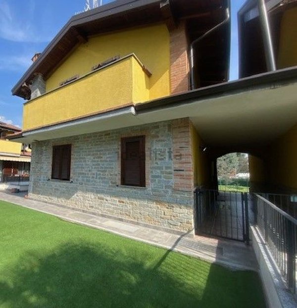 casa indipendente in vendita a Bregnano