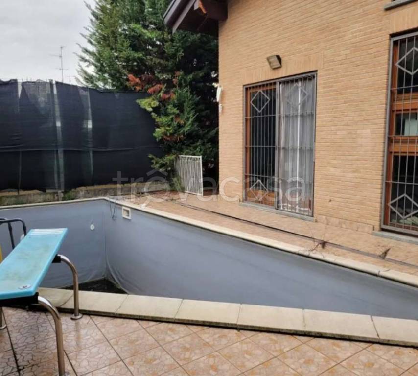 casa indipendente in vendita a Bregnano