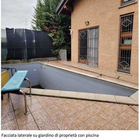 casa indipendente in vendita a Bregnano