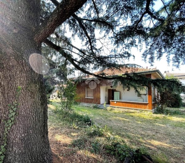 casa semindipendente in vendita a Bregnano