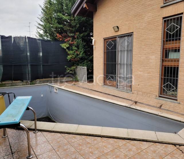 casa indipendente in vendita a Bregnano