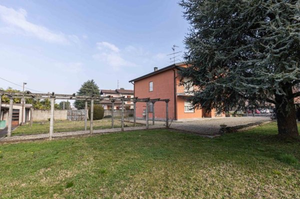 casa indipendente in vendita a Bregnano