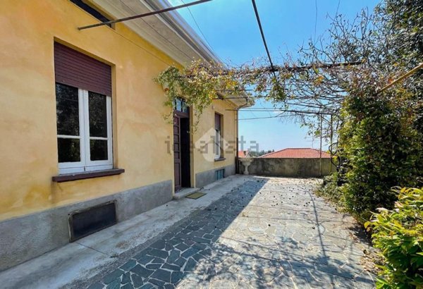 casa indipendente in vendita a Bregnano