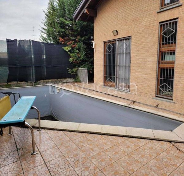 casa indipendente in vendita a Bregnano