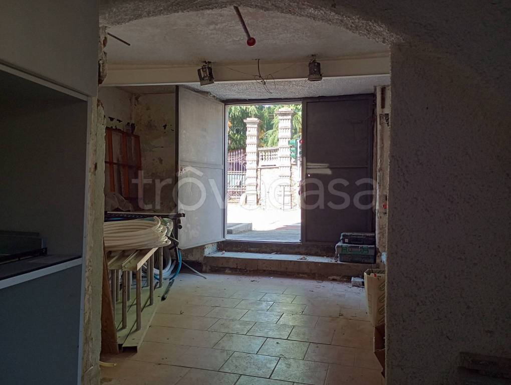 negozio in vendita a Bregnano in zona San Giorgio