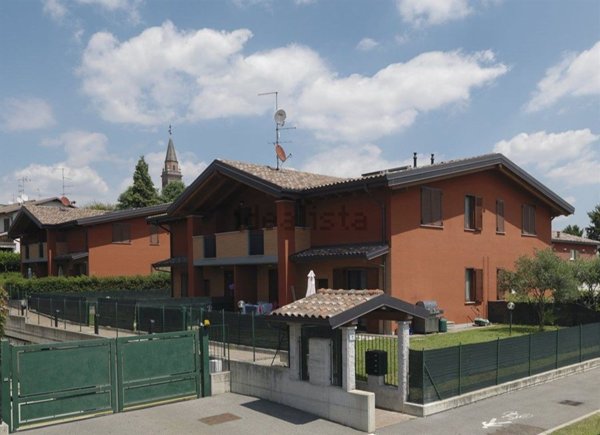 appartamento in vendita a Bregnano in zona Puginate