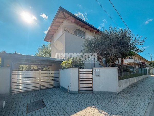 casa indipendente in vendita a Bregnano