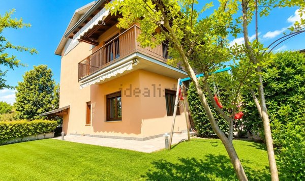 appartamento in vendita a Bregnano in zona San Michele