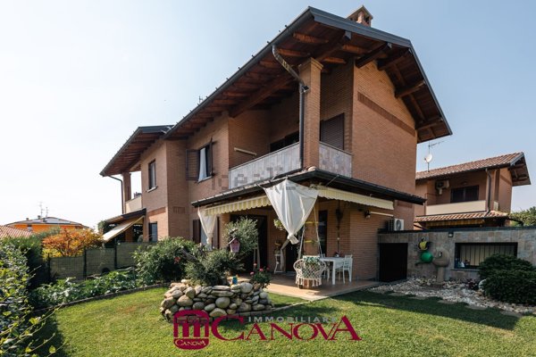 casa indipendente in vendita a Bregnano in zona San Michele