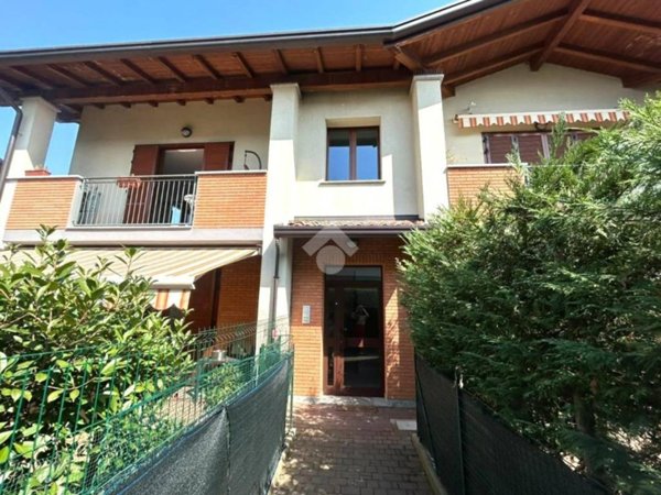 appartamento in vendita a Bregnano in zona Puginate