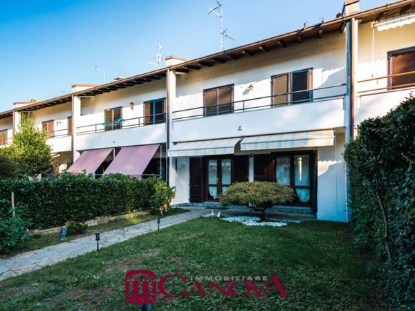 casa indipendente in vendita a Bregnano in zona Puginate