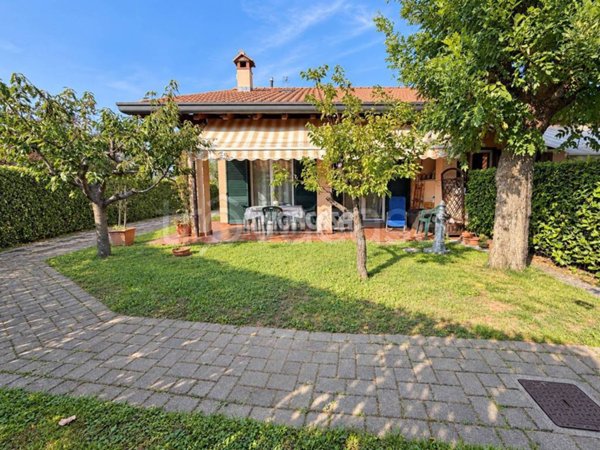 casa indipendente in vendita a Bregnano in zona San Michele