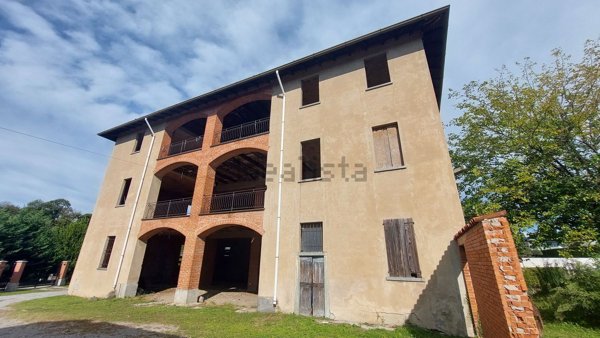 casale in vendita a Brenna