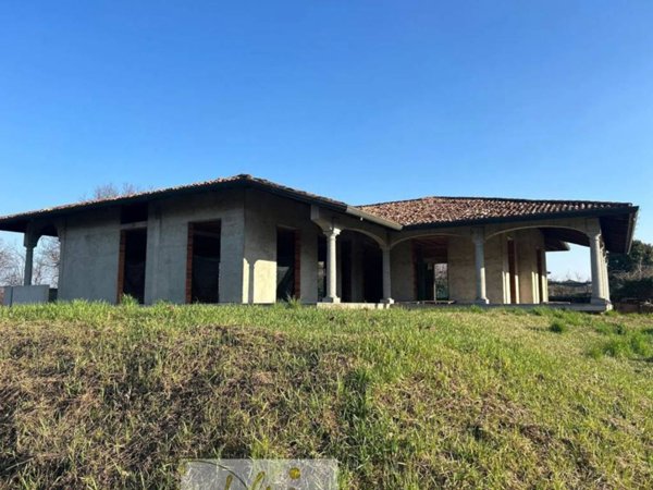 casa indipendente in vendita a Brenna