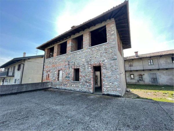 appartamento in vendita a Brenna