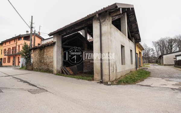 locale di sgombero in vendita a Brenna