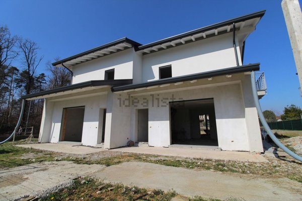 appartamento in vendita a Brenna