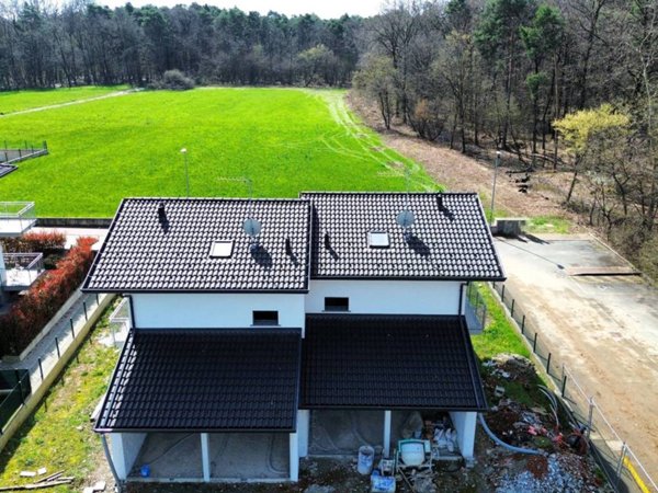 casa indipendente in vendita a Brenna