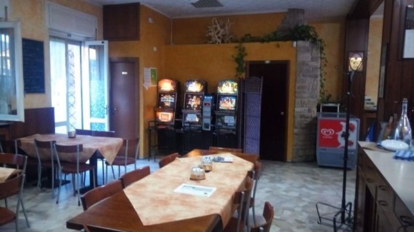 locale commerciale in vendita a Brenna