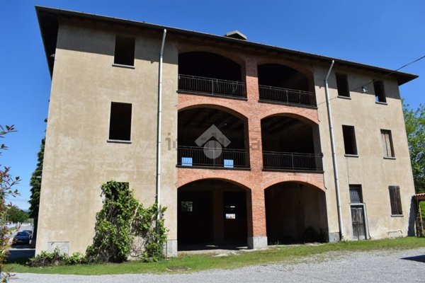 casa indipendente in vendita a Brenna