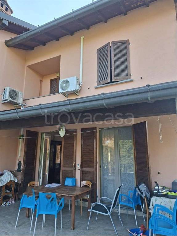 casa indipendente in vendita a Brenna