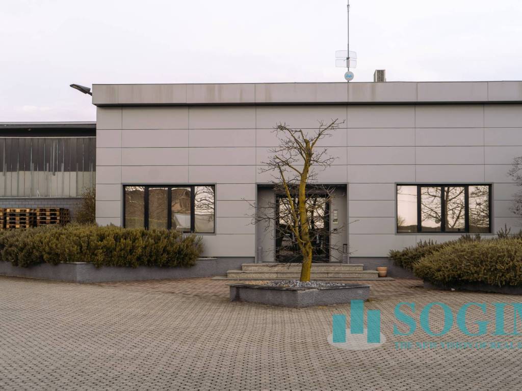 locale commerciale in vendita a Brenna