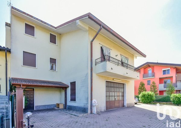 casa indipendente in vendita a Brenna