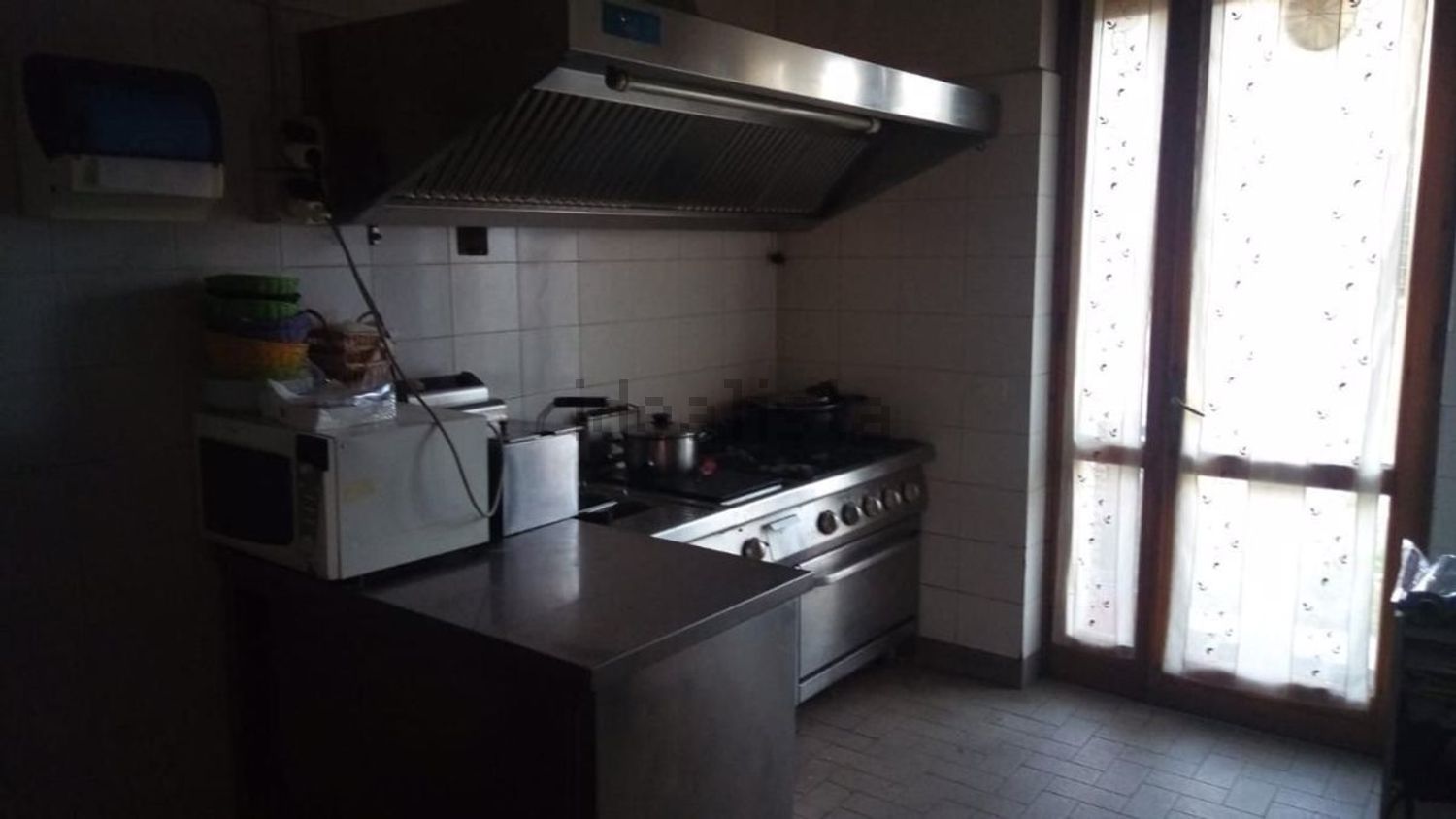 locale commerciale in vendita a Brenna