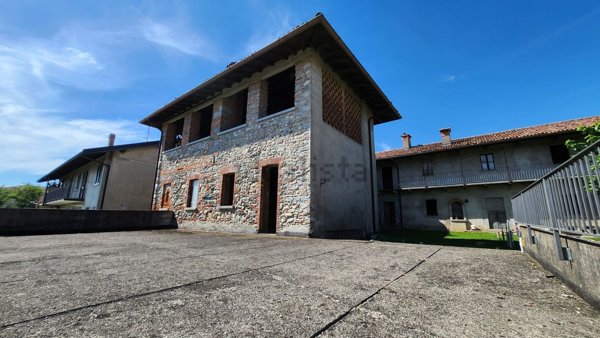 casale in vendita a Brenna