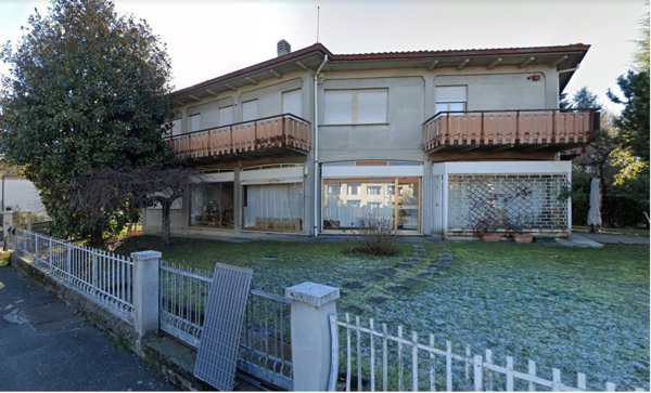 casa indipendente in vendita a Brenna