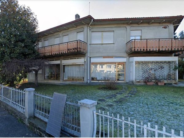 casa indipendente in vendita a Brenna