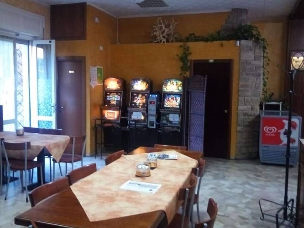negozio in vendita a Brenna