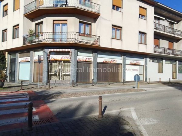 negozio in vendita a Brenna