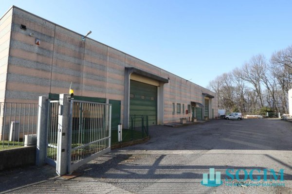 locale di sgombero in vendita a Brenna