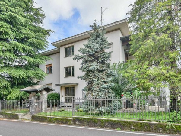 casa indipendente in vendita a Brenna