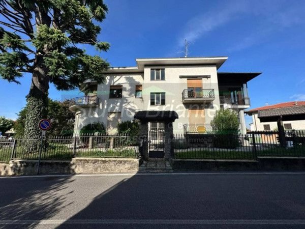 casa indipendente in vendita a Brenna