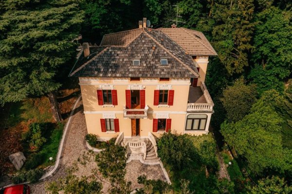 casa indipendente in vendita a Brunate