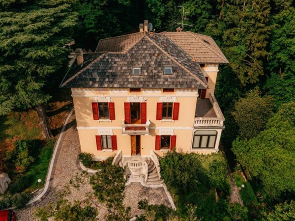 casa indipendente in vendita a Brunate