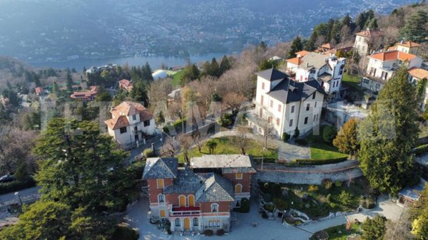 casa indipendente in vendita a Brunate