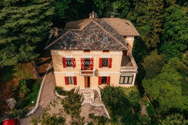 casa indipendente in vendita a Brunate