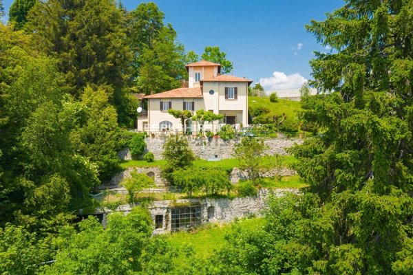 casa indipendente in vendita a Brunate
