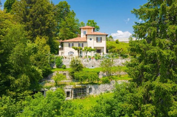 casa indipendente in vendita a Brunate