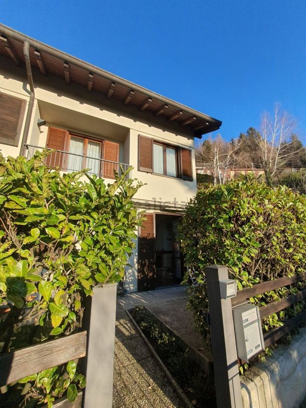 casa indipendente in vendita a Brunate