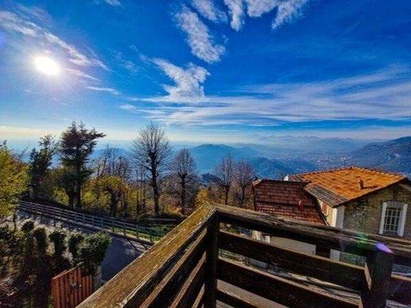 casa indipendente in vendita a Brunate