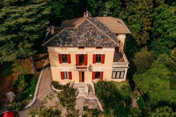 casa indipendente in vendita a Brunate