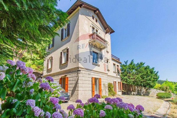 casa indipendente in vendita a Brunate