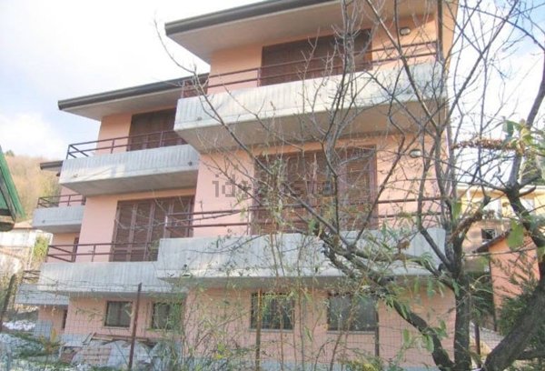 casa indipendente in vendita a Brunate