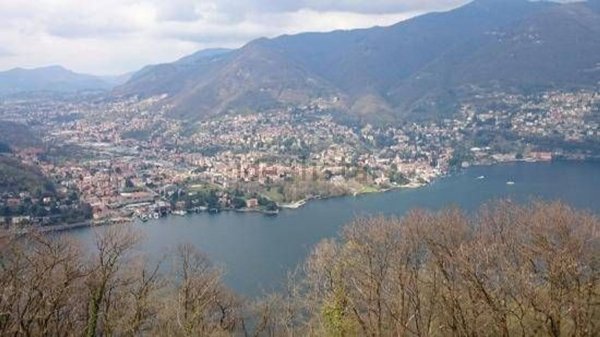 casa indipendente in vendita a Brunate